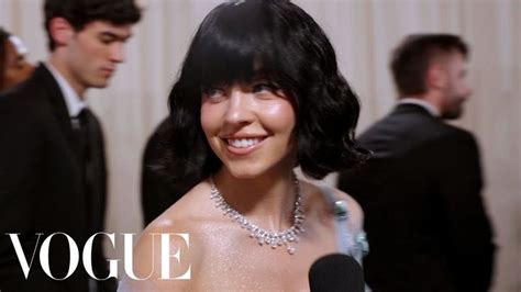 Sydney Sweeney's Stunning Black Wig & Miu Miu Dress 